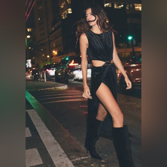 🔥🔥Zara Velvet midi dress with buckle - Picture 1 of 7